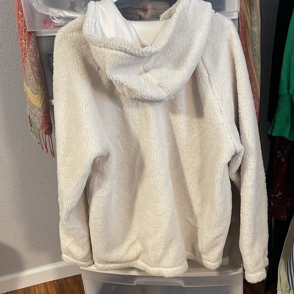 Off White/Cream Fleece/Sherpa North Face Jacket - Picture 6 of 6